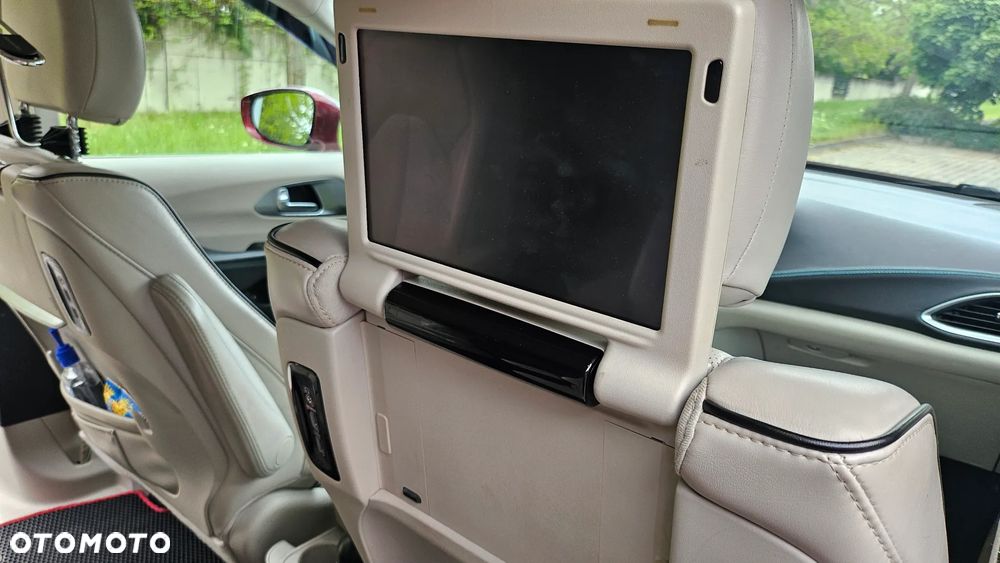 Chrysler Pacifica - 14