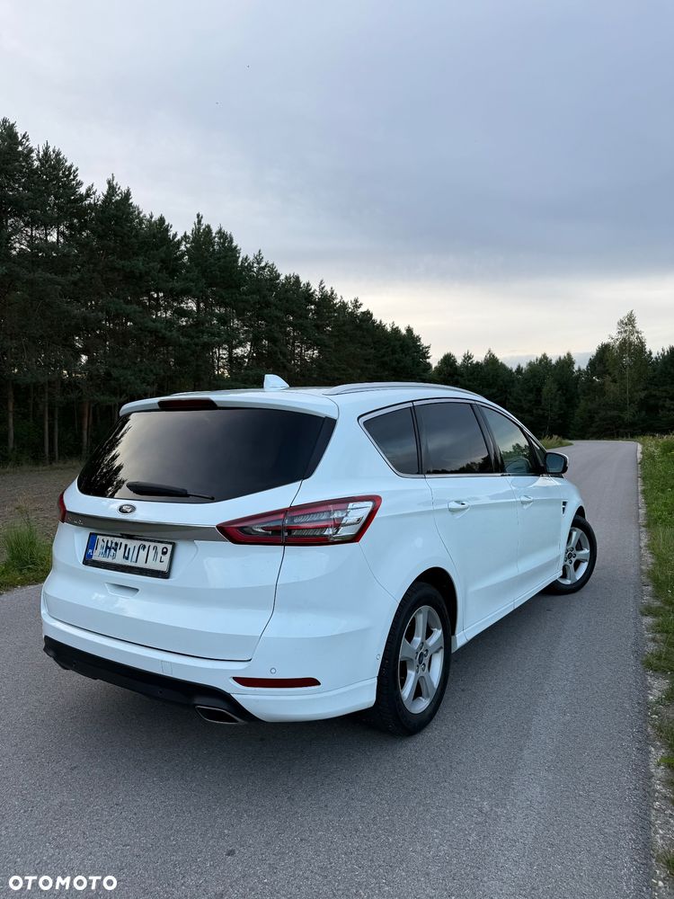 Ford S-Max - 11