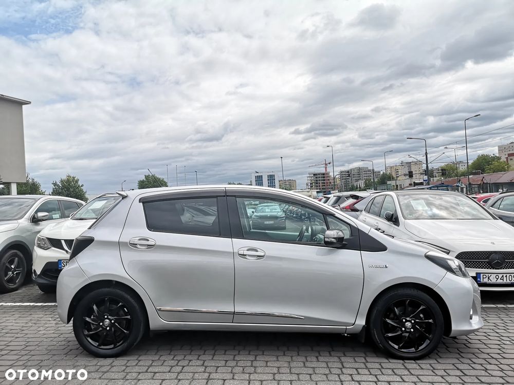 Toyota Yaris Hybrid 100 Premium - 6