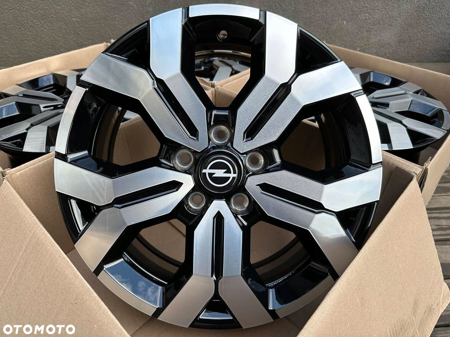 Felgi 17cali OPEL Vivaro 5x114,3 wzmacniane BUS - 3
