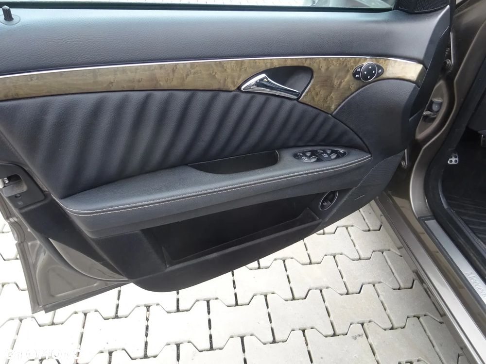 Mercedes-Benz Klasa E 280 CDI 4Matic Automatik Avantgarde DPF - 22