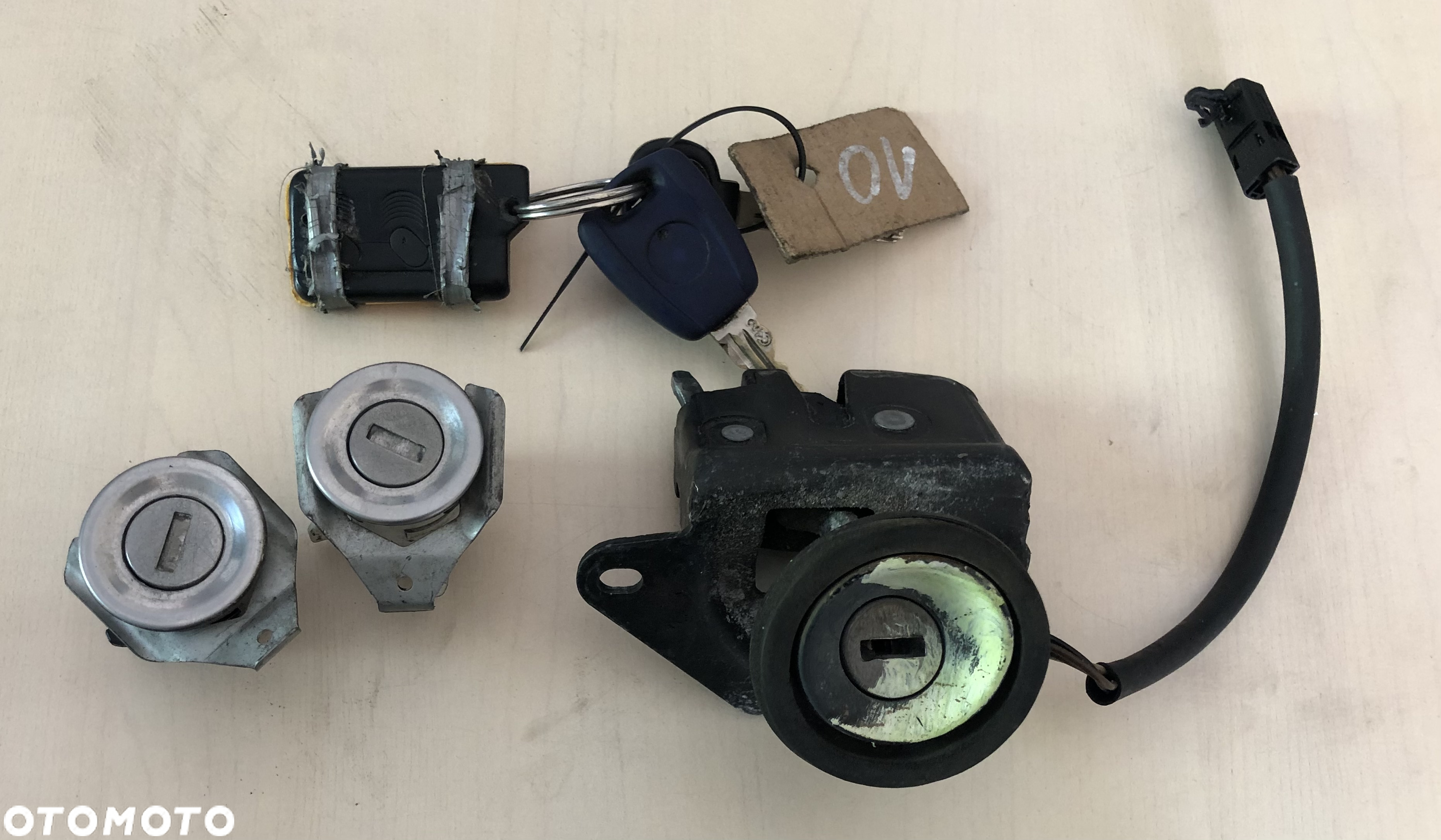 Zamek wkładki zamka drzwi klapy Fiat Punto II 3D - 2