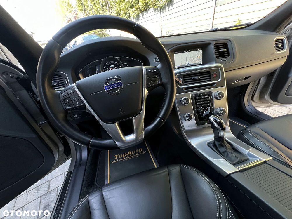 Volvo V60 D4 Geartronic Summum - 24