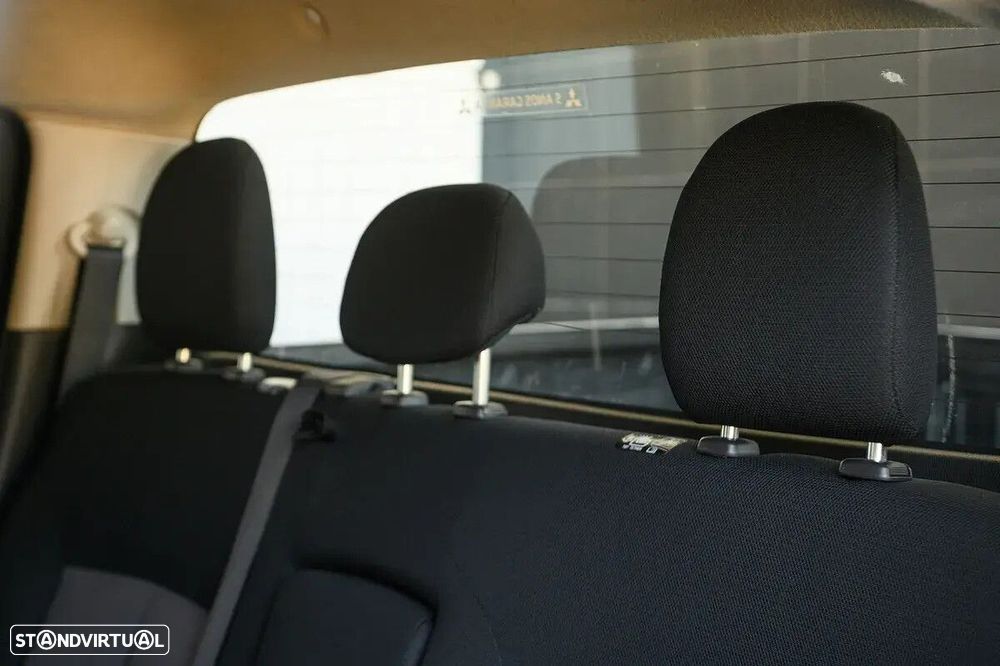 Mitsubishi L200 2.4 DI-D CD Invite 4WD - 25