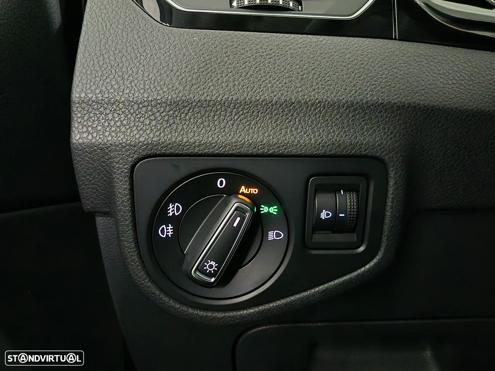 VW Golf Sportsvan 1.6 TDI Highline DSG - 28