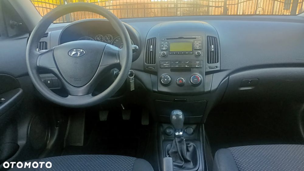 Hyundai i30 1.4 Edition 20 - 21