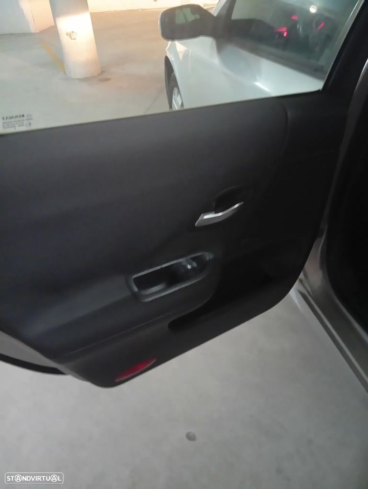 Renault Laguna 1.9 dCi Confort - 11