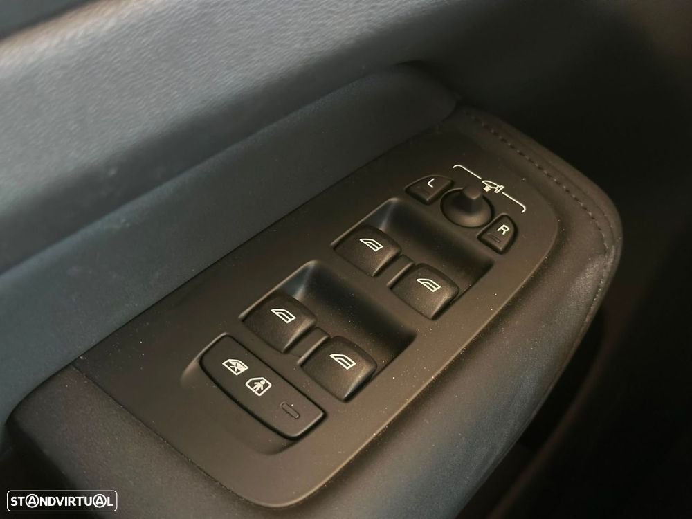 Volvo XC 60 2.0 T6 PHEV Core AWD - 12