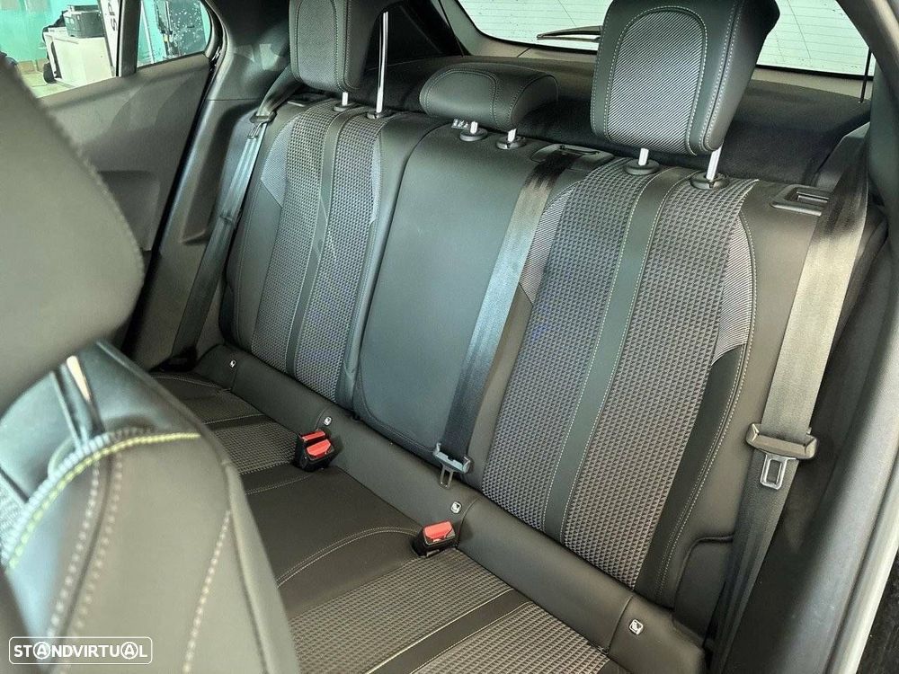 Peugeot 2008 1.2 PureTech GT EAT8 - 10