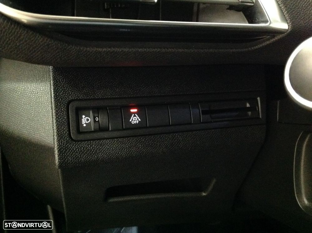 Peugeot 3008 1.5 BlueHDi Allure Pack EAT8 - 43