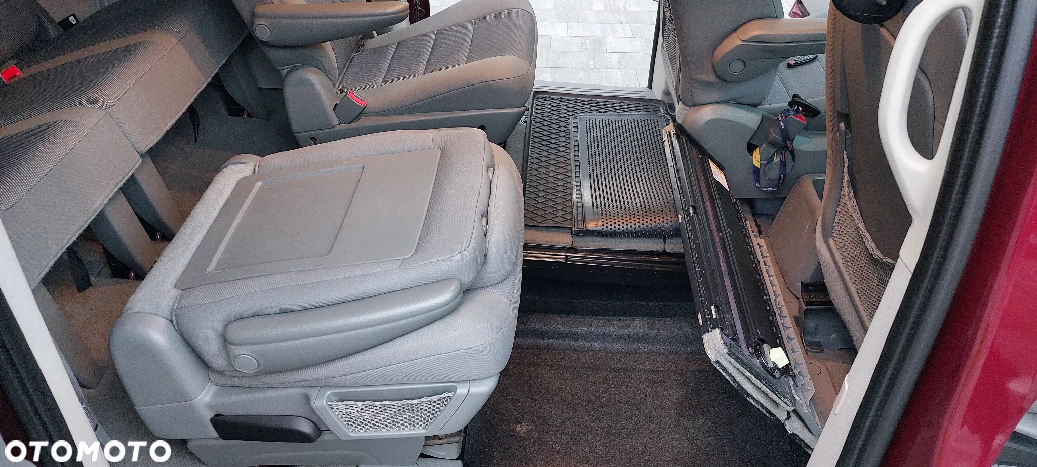 Dodge Caravan - 15