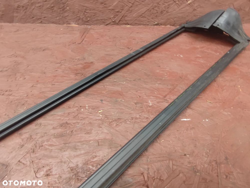 BMW E46 COUPE ORYGINALNA USZCZELKA DRZWI GÓRNA SZYBY WEWNĘTRZNA LEWA / PRAWA W DOBRYM STANIE O NR. 51 32 8 194 731 / 51 32 8 194 732 OEM - 5