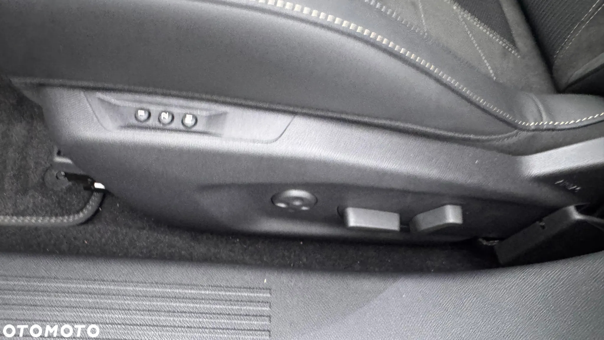 DS Automobiles DS 4 1.5 BlueHDi Étoile Alcantara - 27