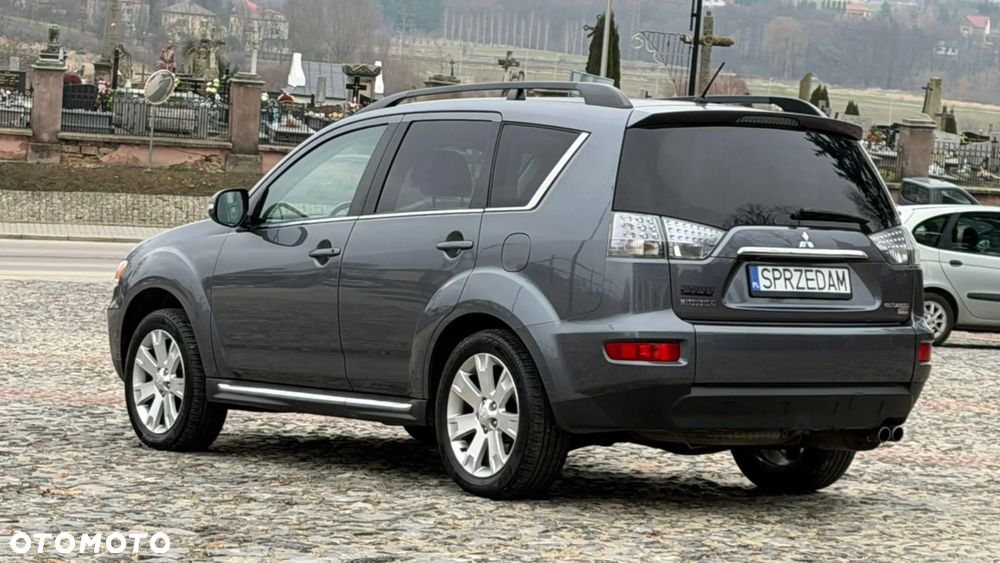 Mitsubishi Outlander - 12