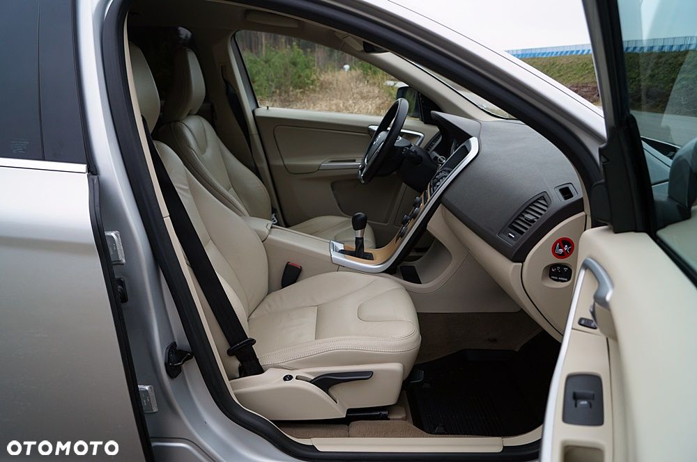 Volvo XC 60 D4 Edition Pro - 24