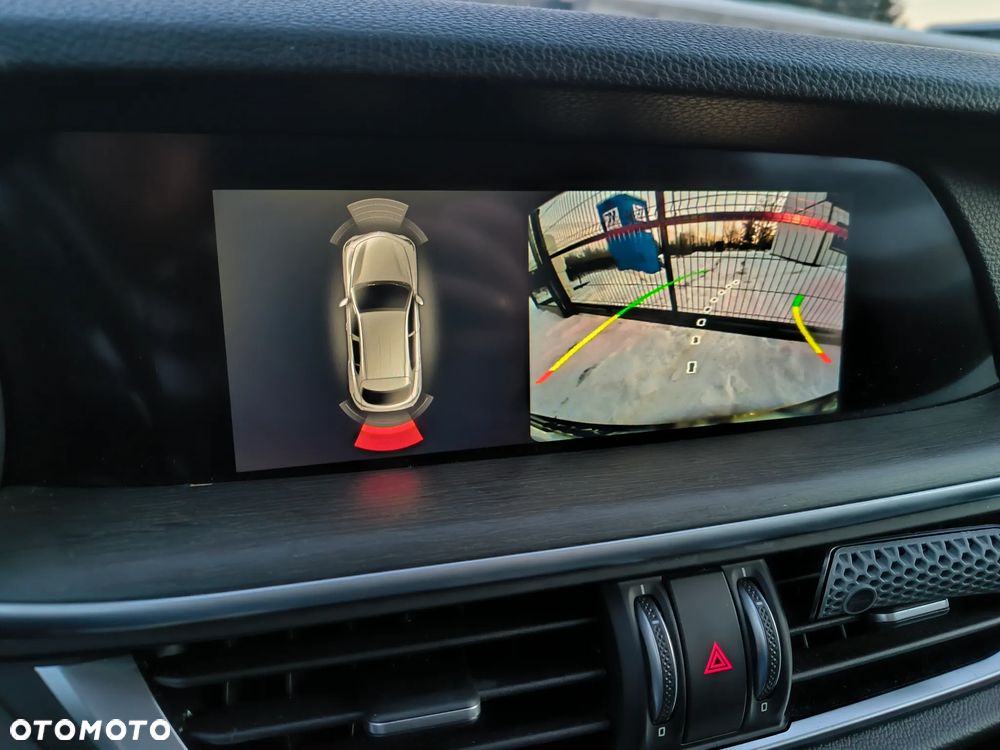 Alfa Romeo Stelvio 2.0 Turbo 16V AT8-Q4 Ti - 14