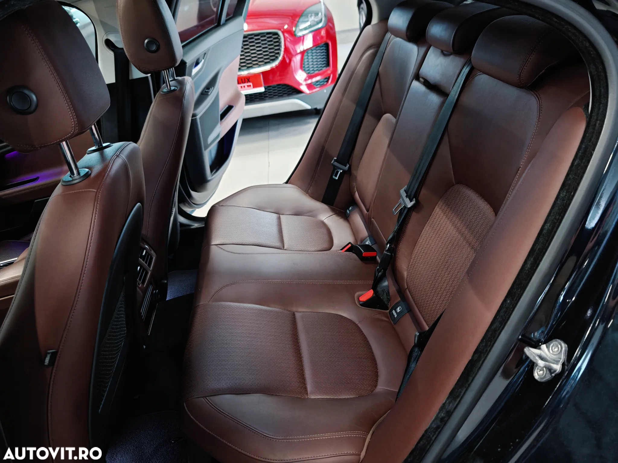 Jaguar XE 20d Aut. Prestige - 28