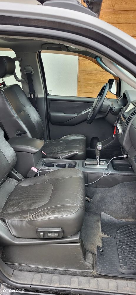 Nissan Navara 2.5 D Platinum - 11