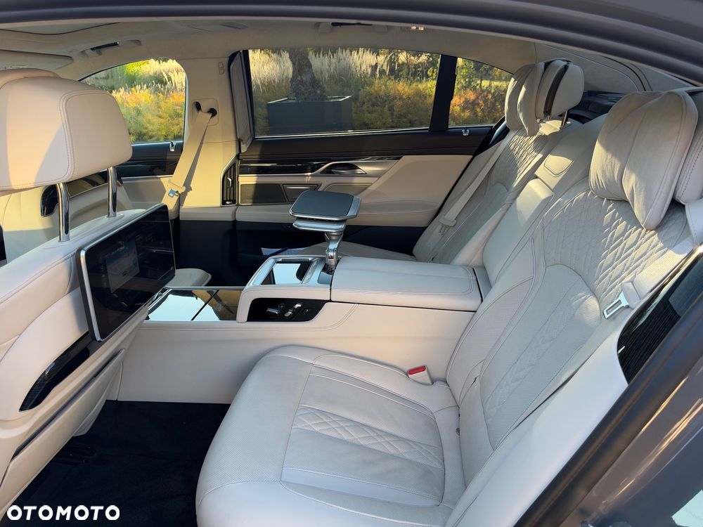 BMW Seria 7 - 12