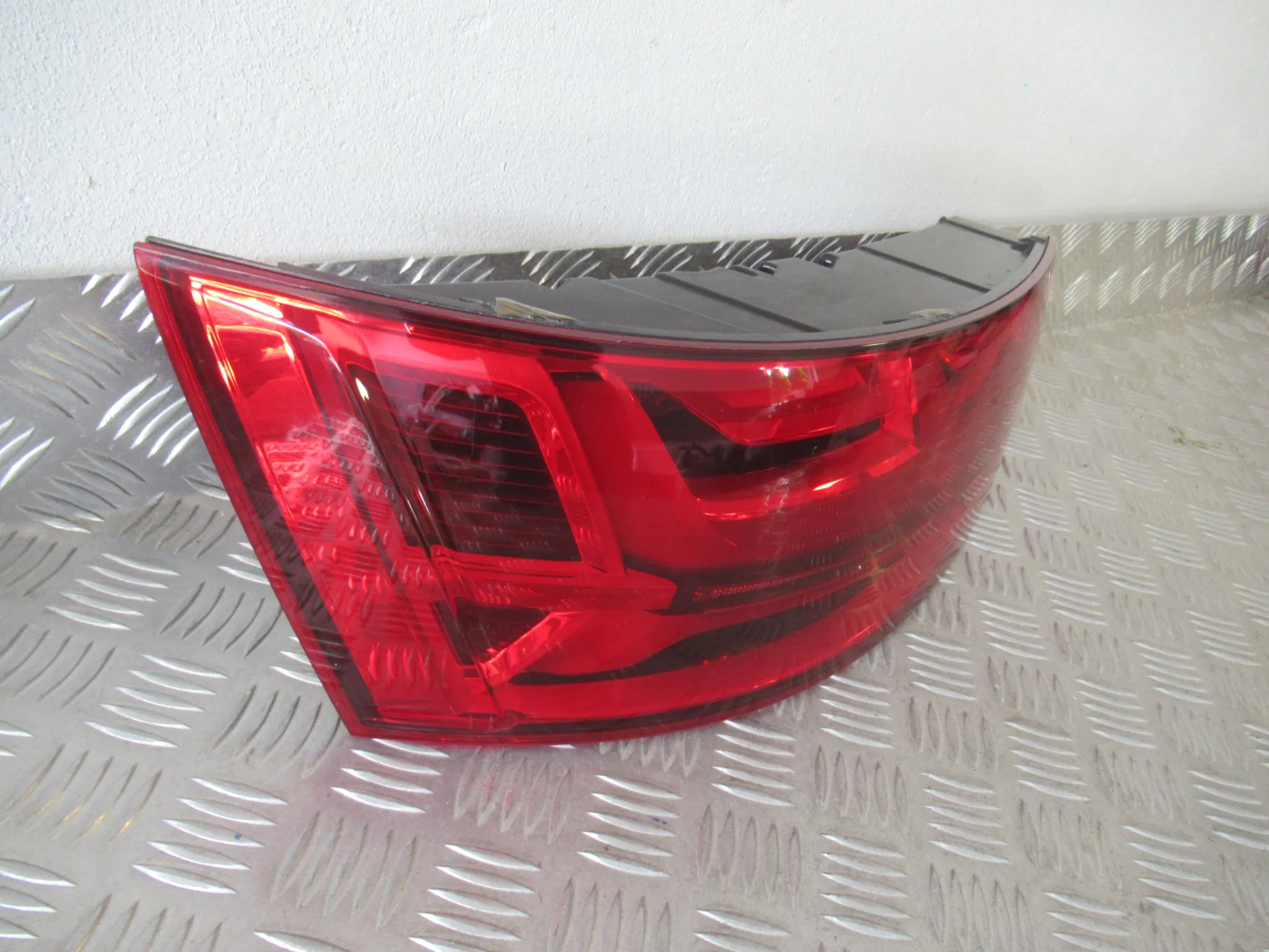 LAMPA TYLNA TYŁ LEWA AUDI Q7 II 4M0945093E 2015-2019 - 3