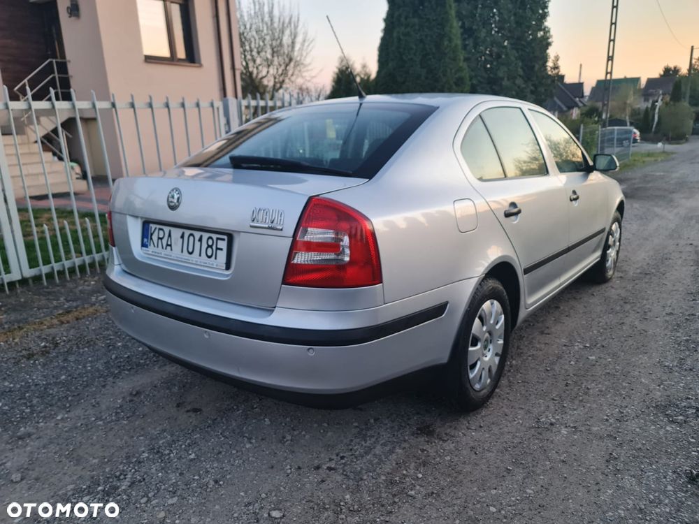 Skoda Octavia 1.6 Ambiente - 6
