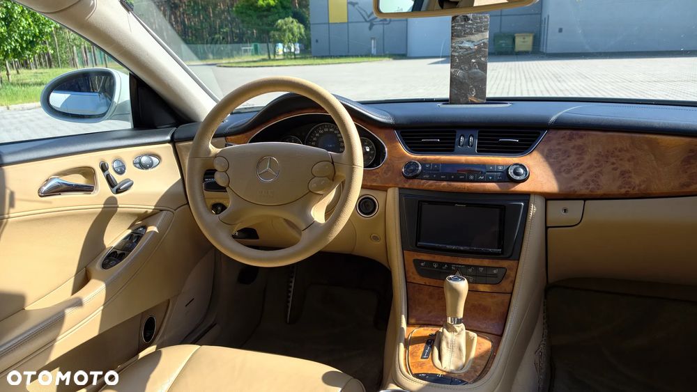 Mercedes-Benz CLS 500 - 21