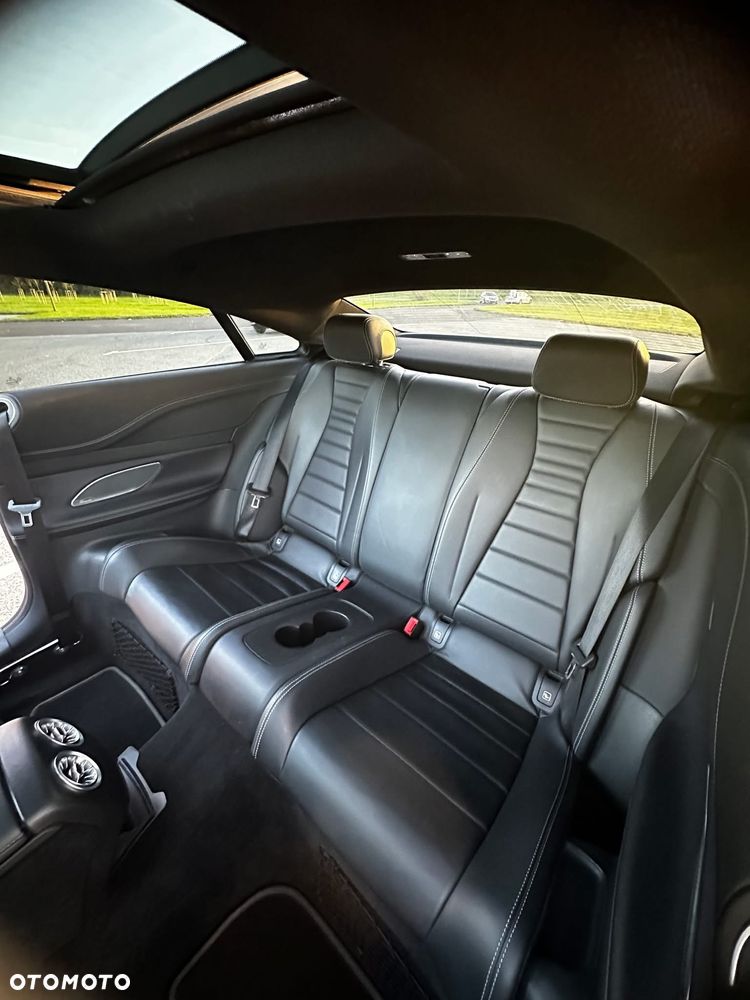 Mercedes-Benz Klasa E 220 d 4-Matic 9G-TRONIC - 24