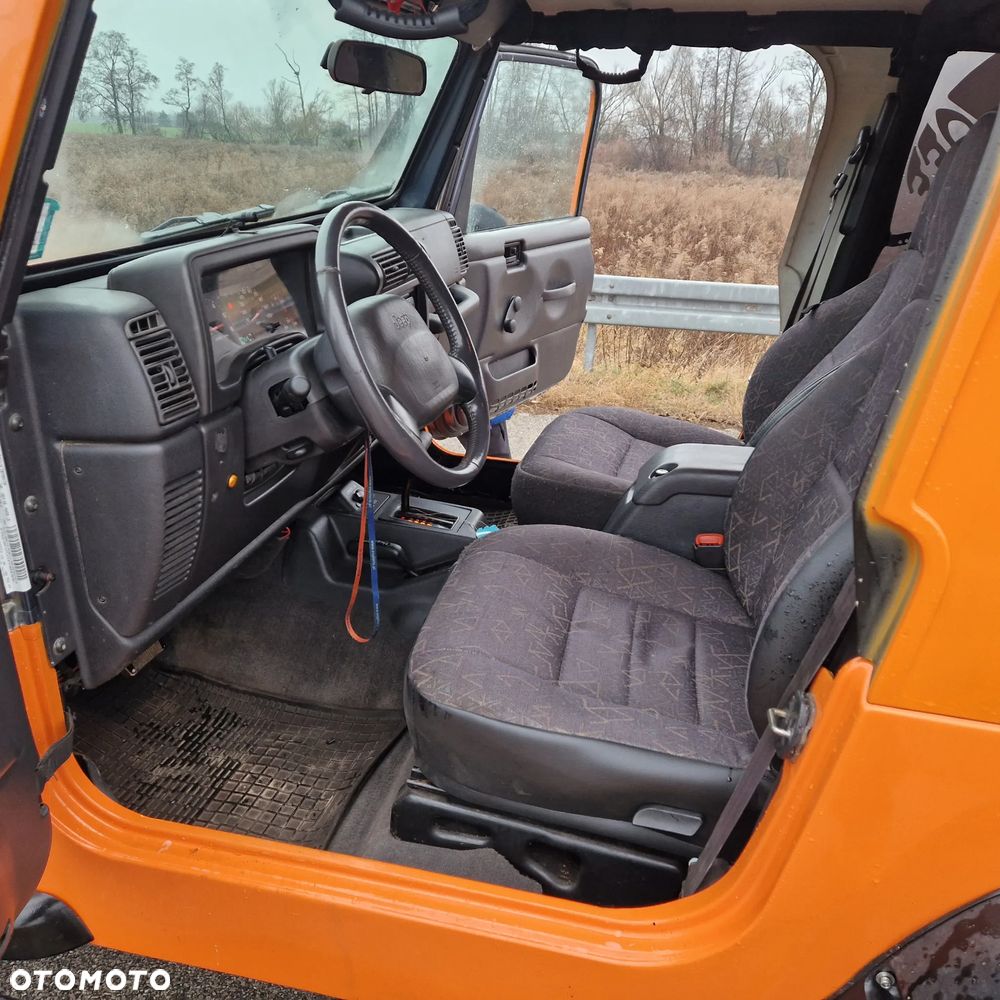 Jeep Wrangler 4.0 Sport - 24