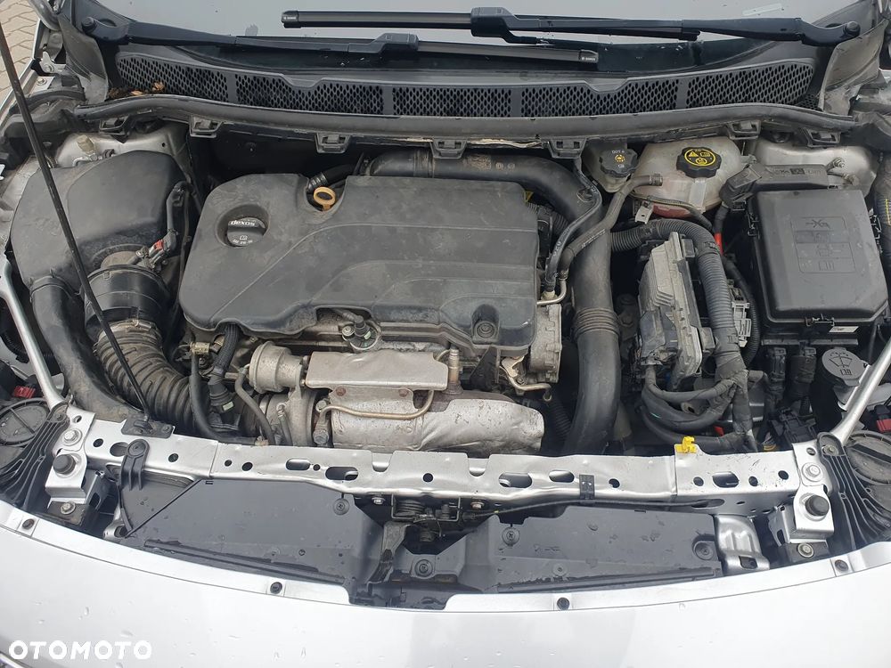 Opel Astra 1.4 Turbo Start/Stop Active - 10