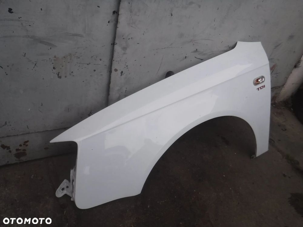 Seat Exeo lift  blotnik lewy przod idealny LS9R Bialy - 4