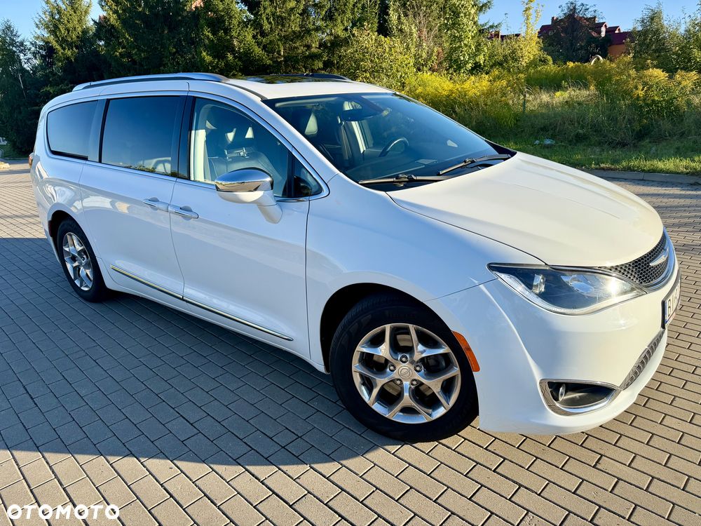 Chrysler Pacifica - 1