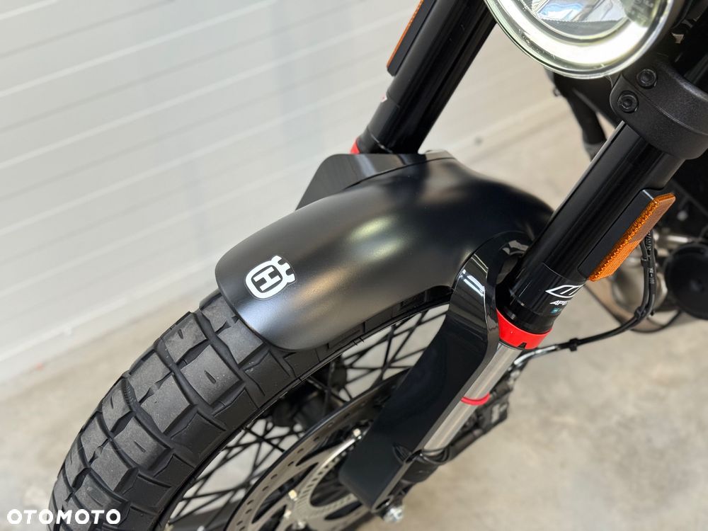 Husqvarna Svartpilen - 24