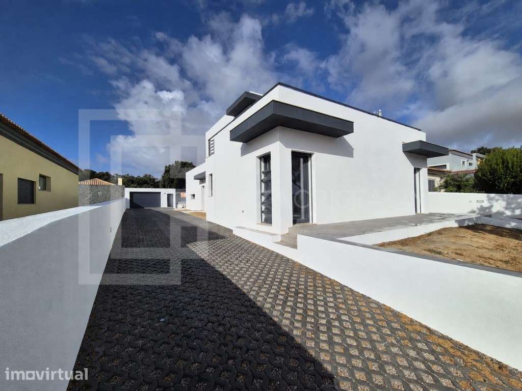 MORADIA CONTEMPORÂNEA COM PISCINA PRIVADA E GARAGEM - Grande imagem: 4/29