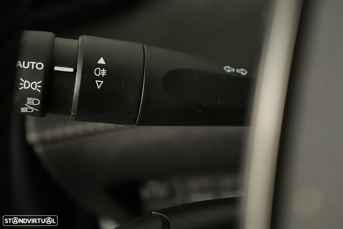 Peugeot 2008 1.2 PureTech Allure - 17