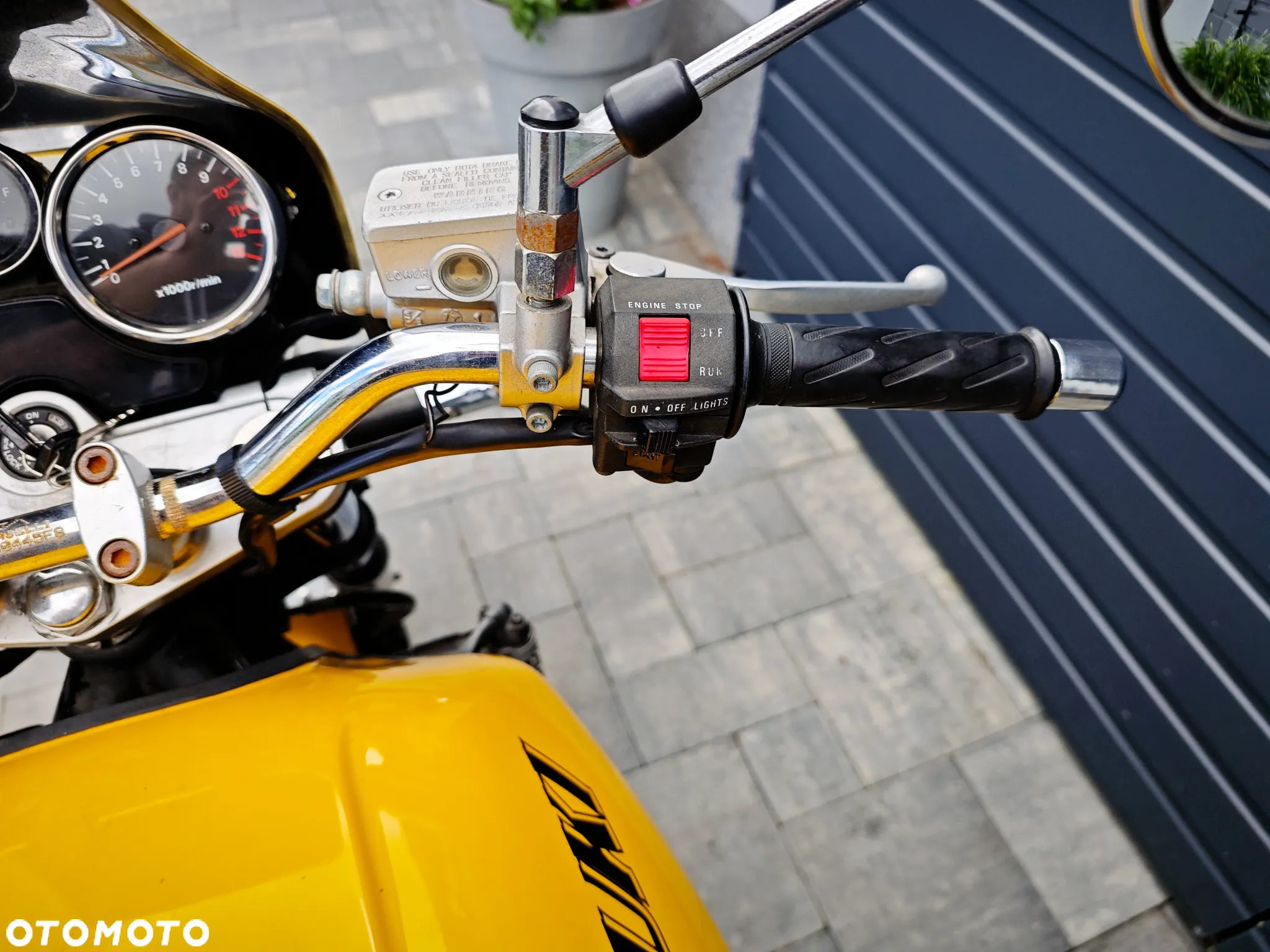Suzuki GSX - 16