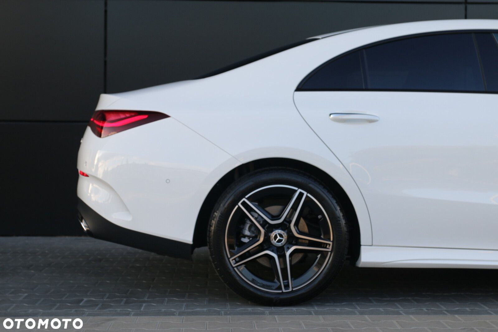 Mercedes-Benz CLA 220 4-Matic AMG Line 7G-DCT - 12