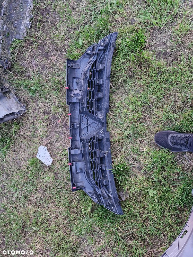 Mitsubishi L200  20r grill atrapa - 2