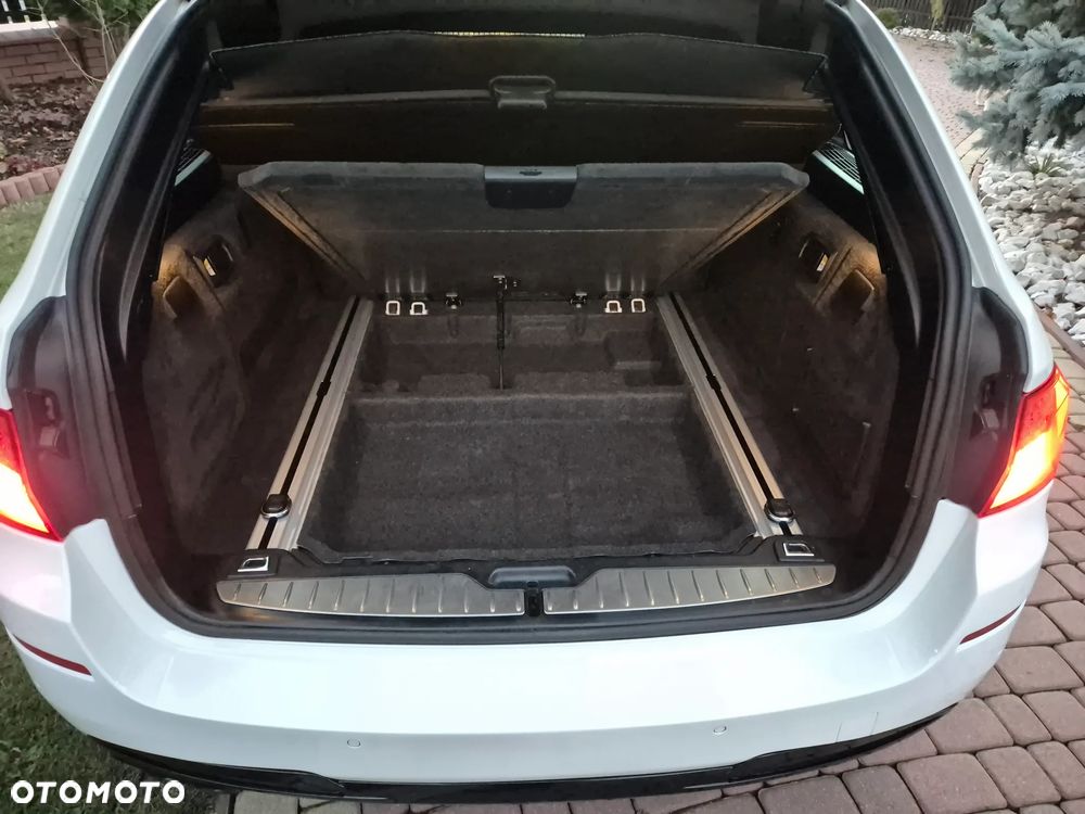 BMW Seria 5 525d xDrive - 39
