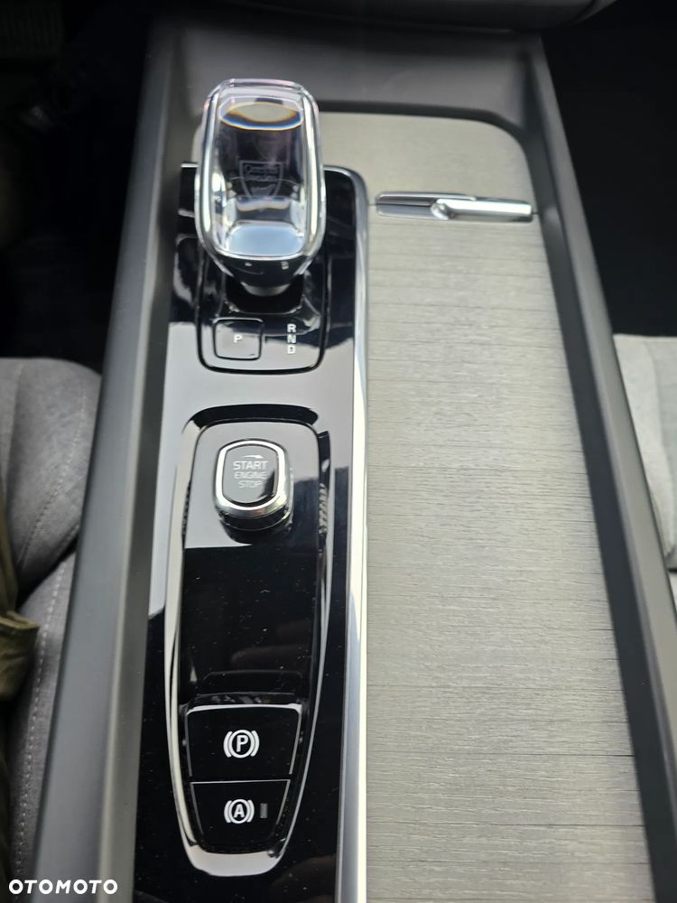 Volvo XC 60 T6 AWD Recharge Plus Dark - 26