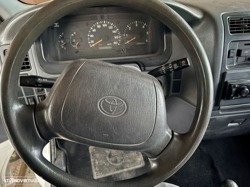 Toyota HiAce 2.5 D-4D 2.6T - 15