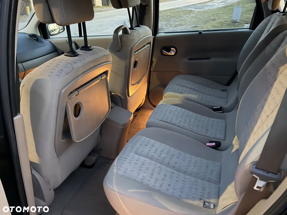 Renault Grand Scenic - 11