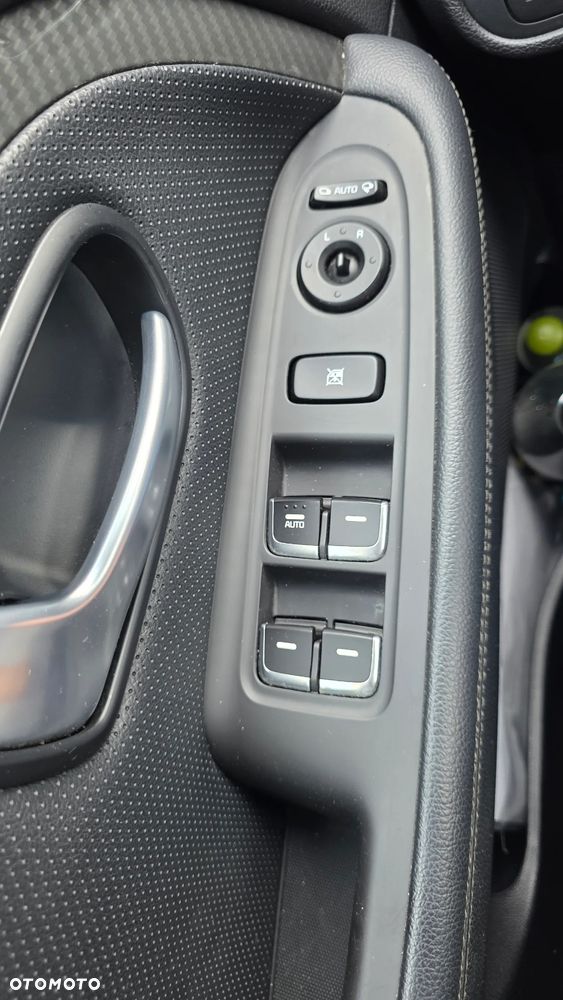 Kia Carens 1.7 CRDi Business Line 7os 7DCT - 16