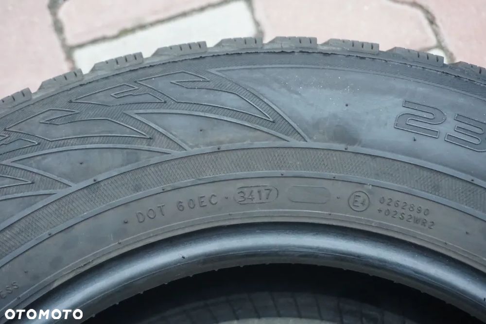235 65 17 Nokian WR SUV 3 - 9