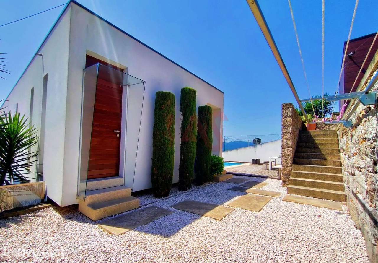 Moradia T5 em Lordelo, Guimarães com Piscina, Sauna, Jacuzzi e Garagem - Grande imagem: 2/33
