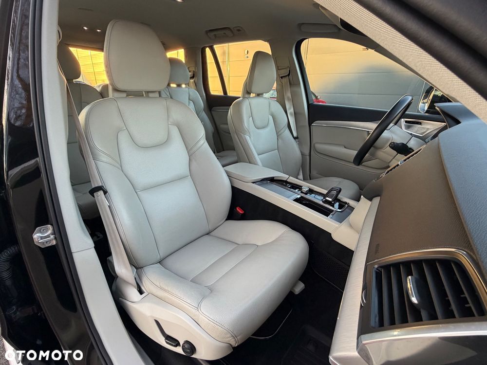 Volvo XC 90 D5 AWD Momentum 7os - 22