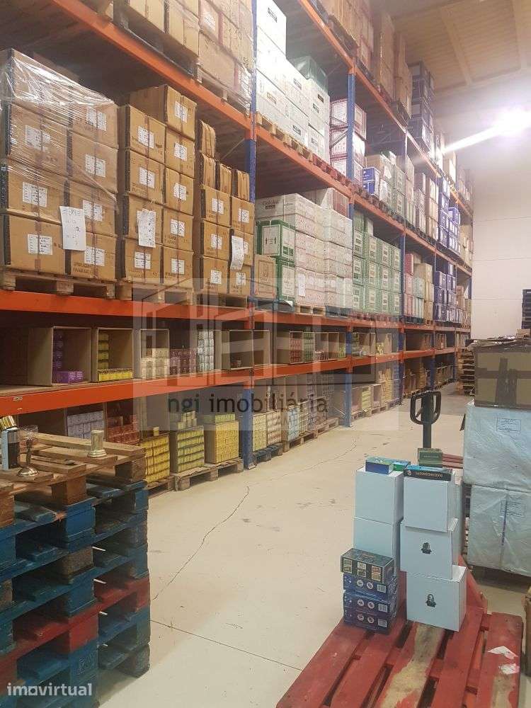 Armazém em Vialonga - Grande imagem: 2/13