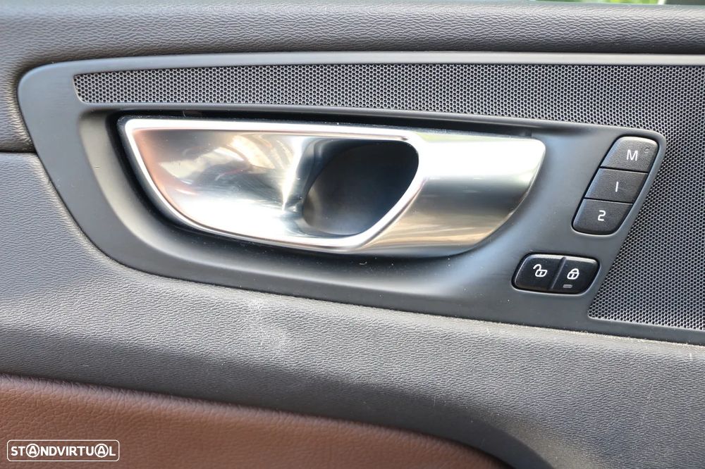 Volvo XC 60 2.0 T6 PHEV Inscription AWD - 28