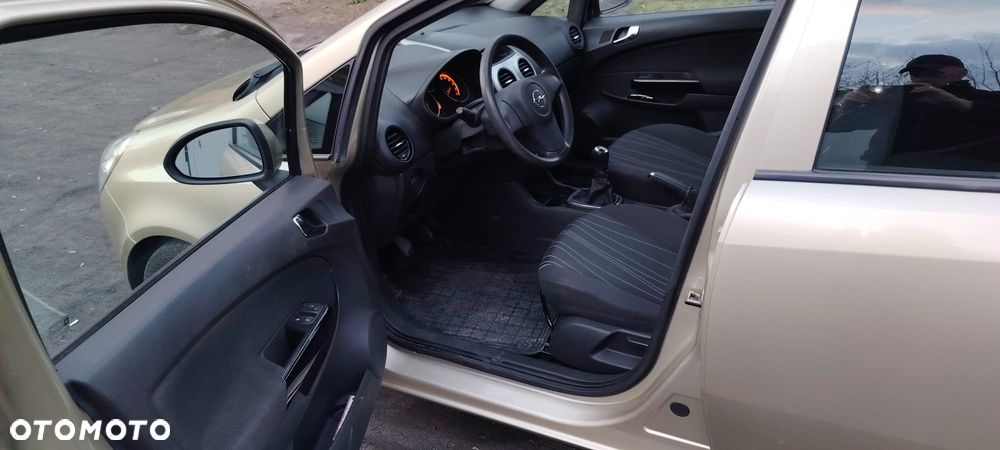 Opel Corsa 1.2 16V Essentia - 17