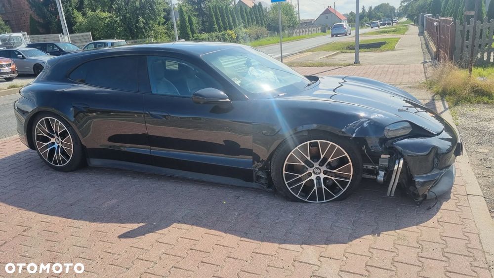 Porsche Taycan Performance Plus - 9