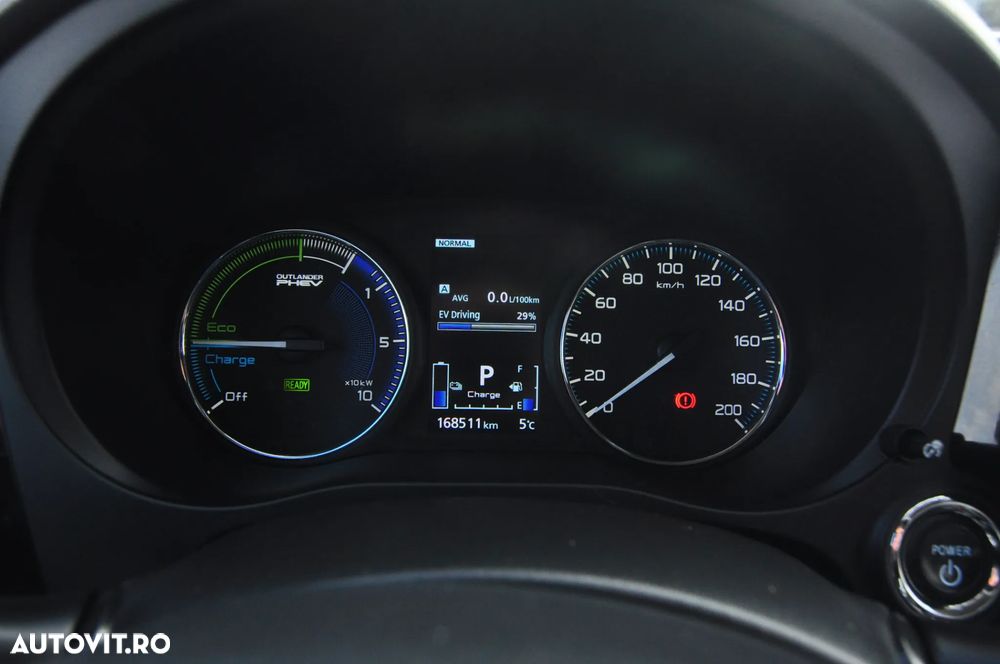 Mitsubishi Outlander 2.4 4WD CVT Intense - 19